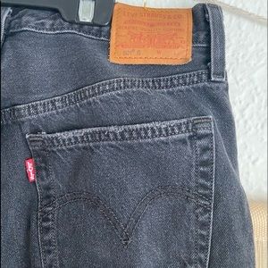 Black Levi’s denim jeans with rip knee
